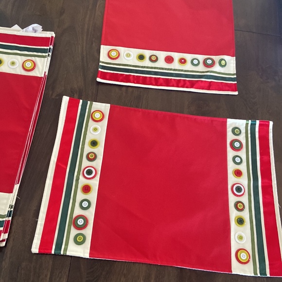 6 Jingles & Joy Christmas placemats like new! Red and green buttons and ribbon - Picture 13 of 17